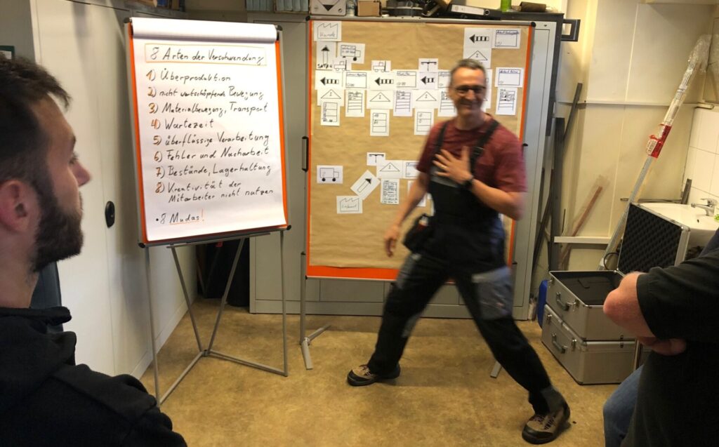 Volker Wetzel macht eine Wertstromanalyse Volker Wetzel macht eine Wertstromanalyse